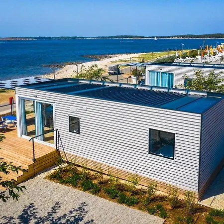 Arena Grand Kazela Homes 4* Μεντουλίν