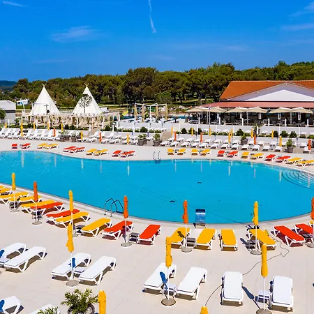 Arena Grand Kazela Homes Πάρκο διακοπών 4*
