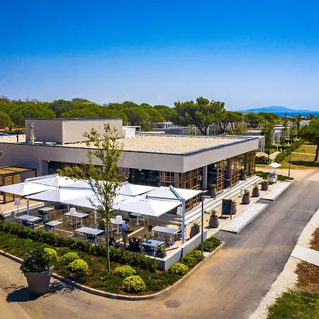 Arena Grand Kazela Homes Πάρκο διακοπών 4*