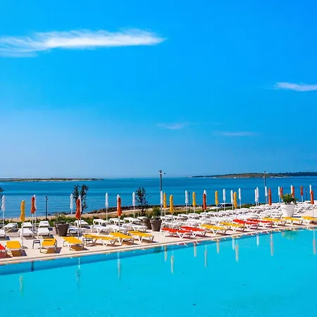 Arena Grand Kazela Homes 假日公园