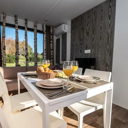 Arena Grand Kazela Homes 4* Μεντουλίν