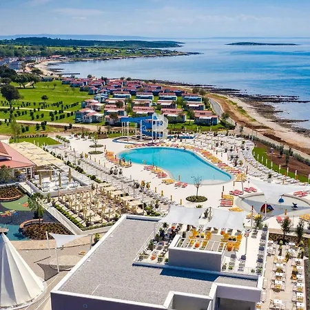 Arena Grand Kazela Homes Πάρκο διακοπών 4*