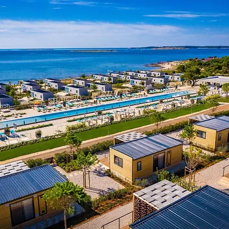 Arena Grand Kazela Homes 4*