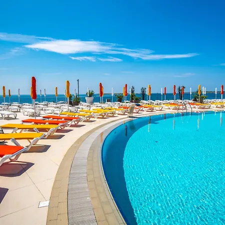 База отдыха Arena Grand Kazela Homes Медулин