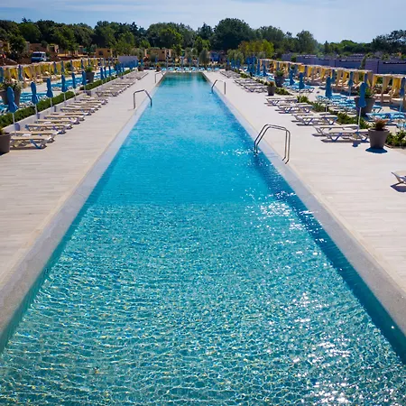 Arena Grand Kazela Homes منتزه العطل 4*